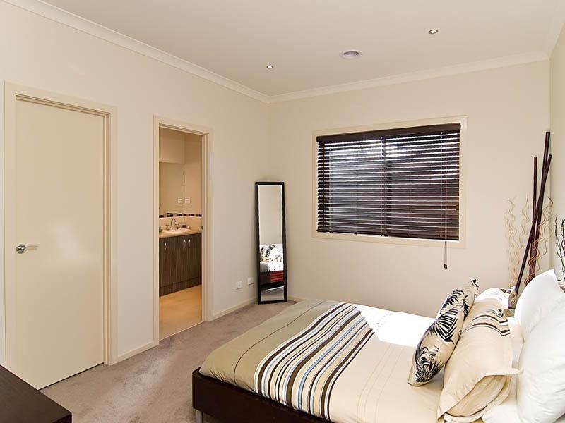 6 Kinglake Crescent, Craigieburn VIC 3064