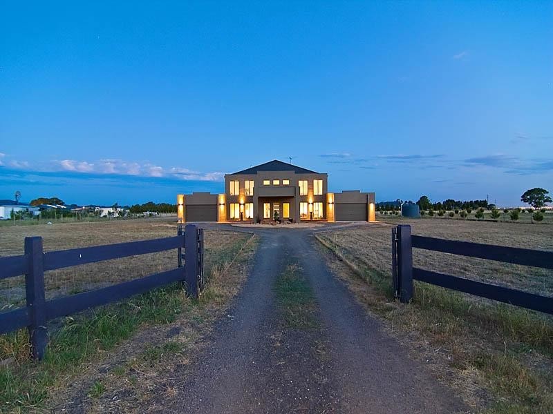 4 Jolly Lane, Mickleham VIC 3064