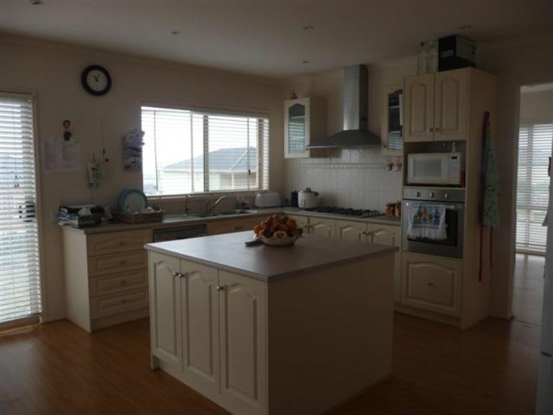 17 Parkside Rise, Craigieburn VIC 3064