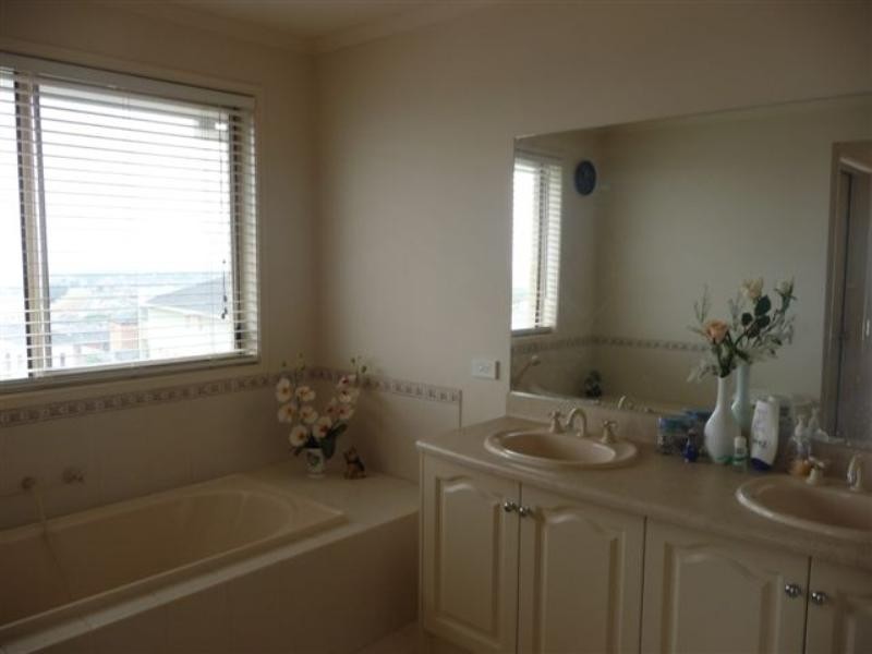 17 Parkside Rise, Craigieburn VIC 3064