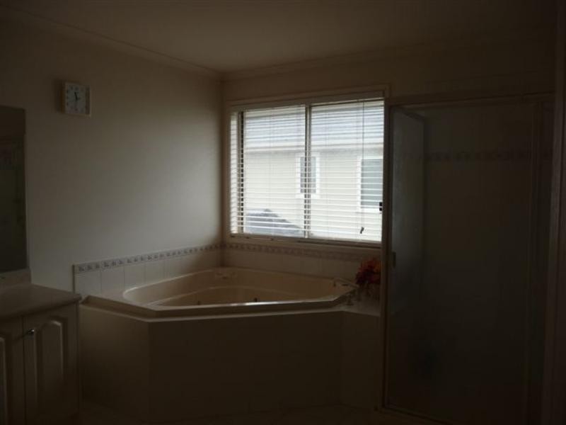 17 Parkside Rise, Craigieburn VIC 3064