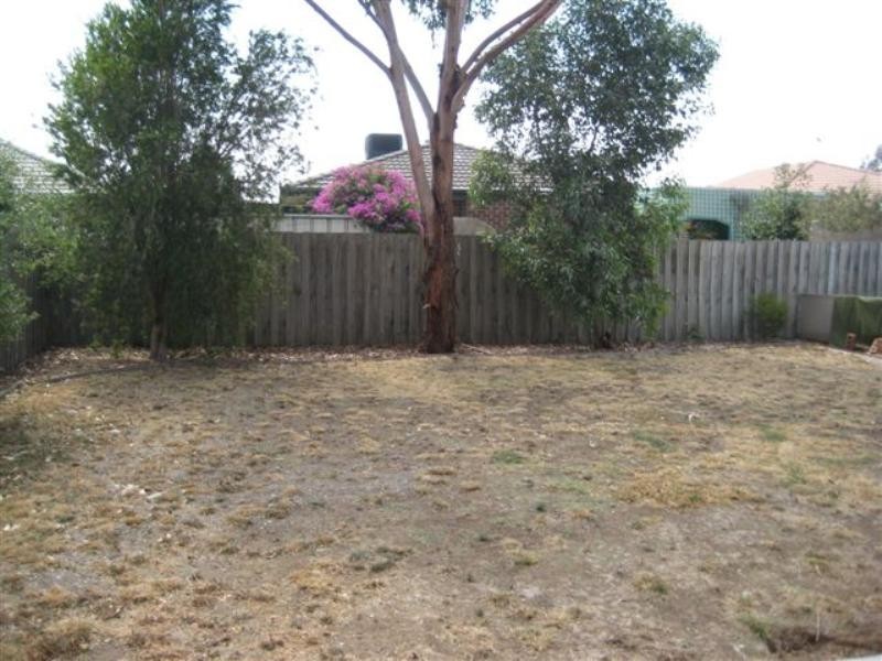 21 Matthews Crescent, Roxburgh Park VIC 3064
