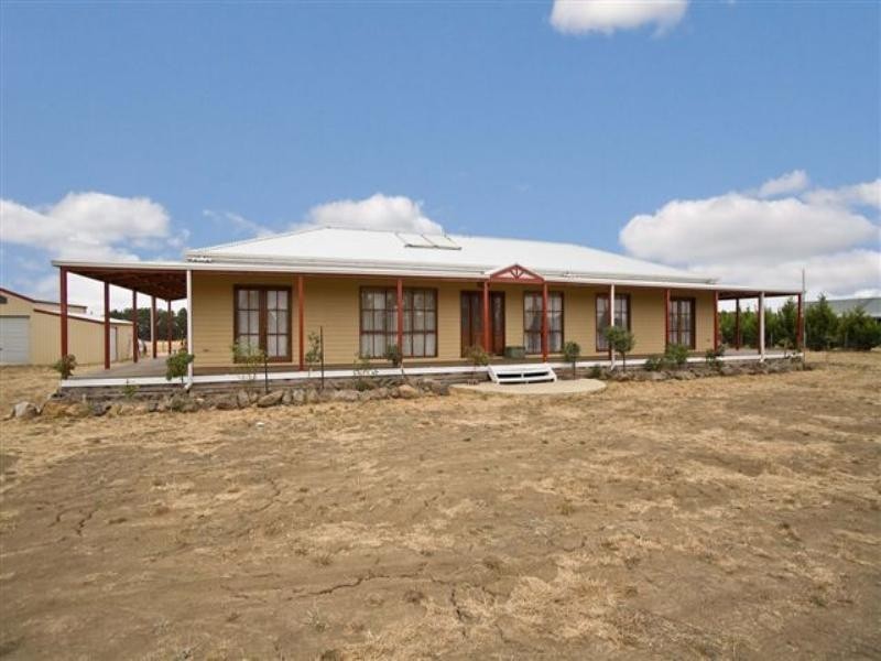 17 Peregrine Road, Oaklands Junction VIC 3063