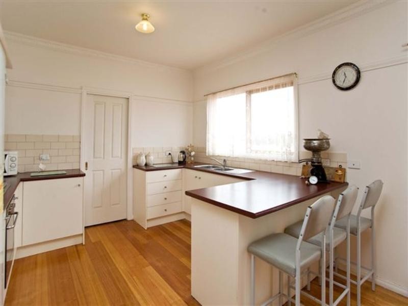 17 Peregrine Road, Oaklands Junction VIC 3063