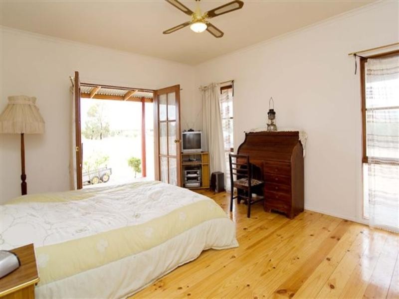 17 Peregrine Road, Oaklands Junction VIC 3063