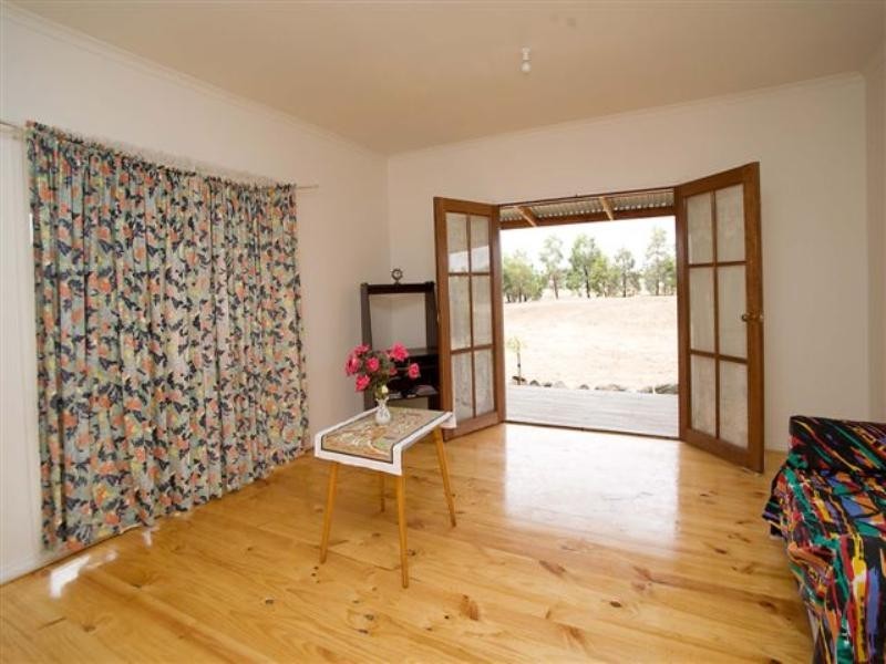 17 Peregrine Road, Oaklands Junction VIC 3063