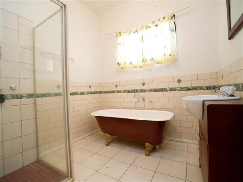 17 Peregrine Road, Oaklands Junction VIC 3063