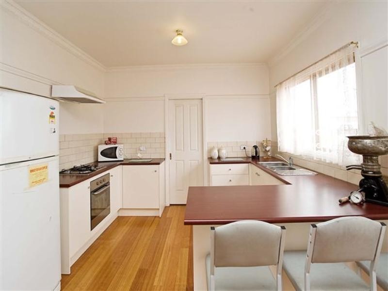 17 Peregrine Road, Oaklands Junction VIC 3063