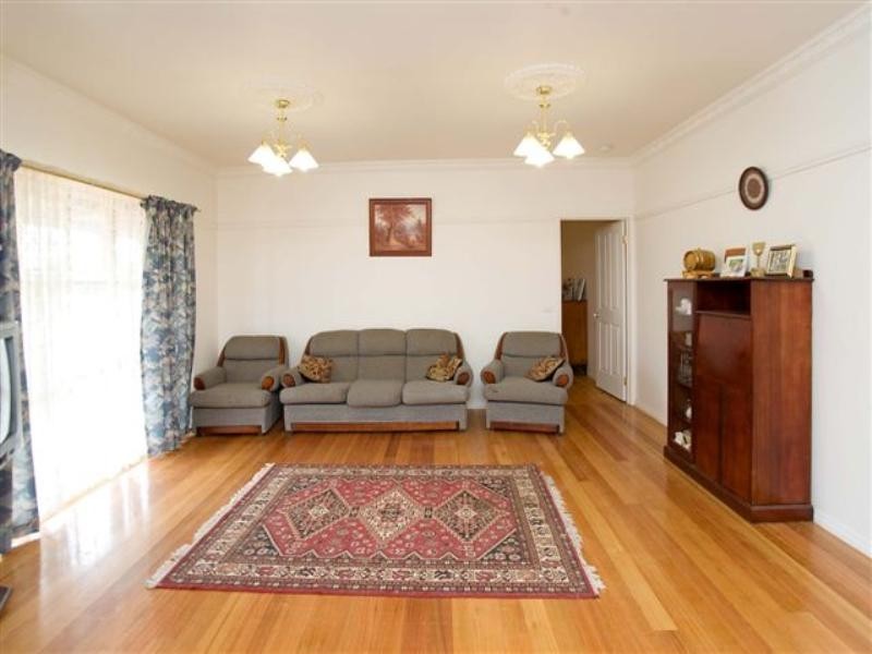 17 Peregrine Road, Oaklands Junction VIC 3063