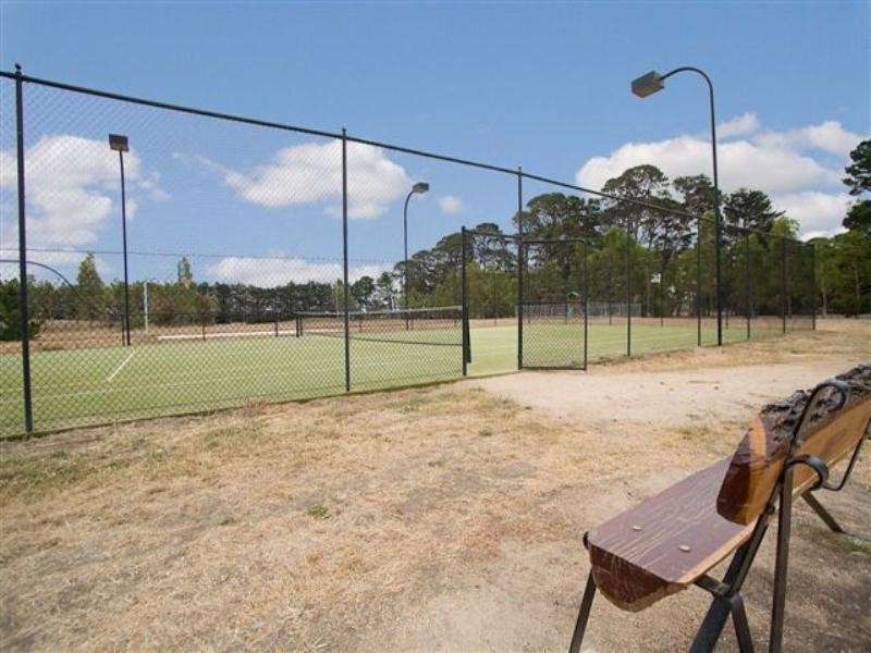 17 Peregrine Road, Oaklands Junction VIC 3063