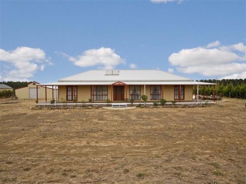 17 Peregrine Road, Oaklands Junction VIC 3063