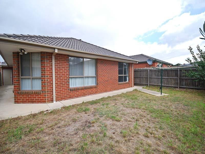 14 McNamara Avenue, Roxburgh Park VIC 3064