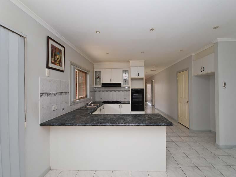 14 McNamara Avenue, Roxburgh Park VIC 3064