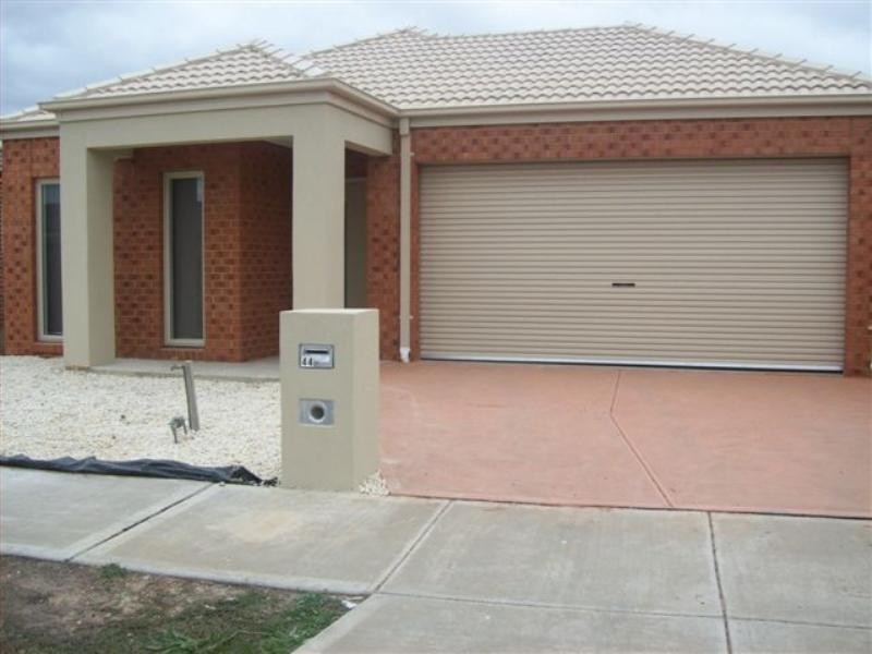 44 Healesville Loop, Craigieburn VIC 3064