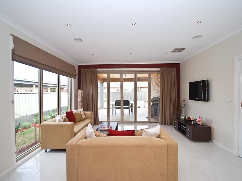 82 Mareeba Way, Craigieburn VIC 3064