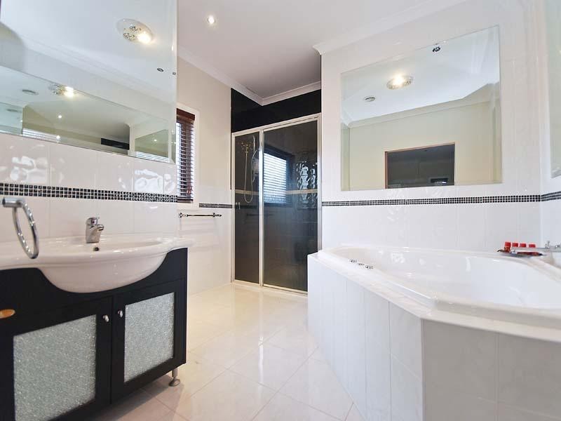 82 Mareeba Way, Craigieburn VIC 3064