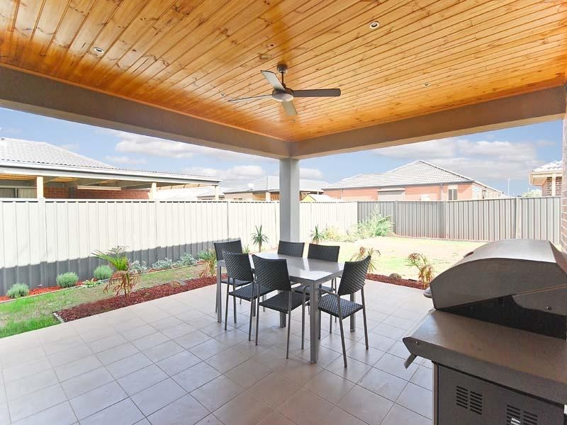 82 Mareeba Way, Craigieburn VIC 3064