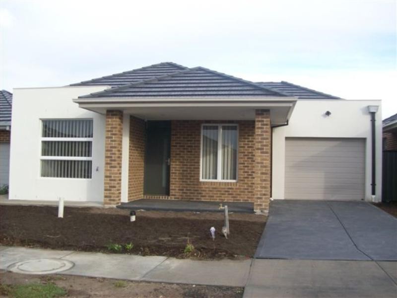 6 Waterway Street, Craigieburn VIC 3064