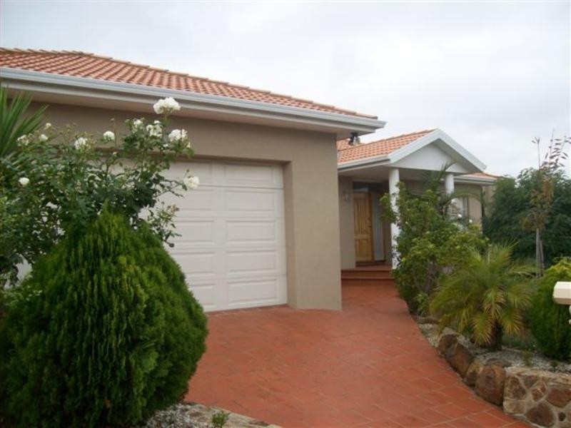 33 Kirkham Drive, Greenvale VIC 3059