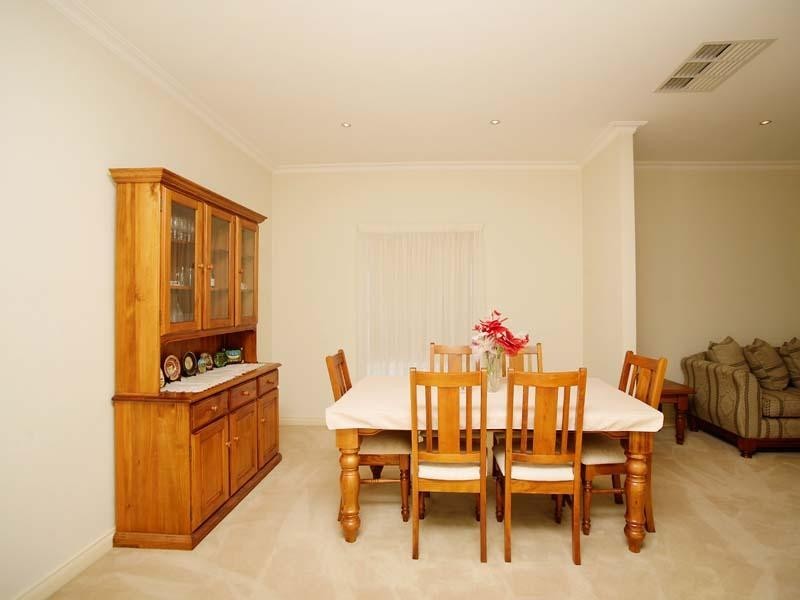 33 Kirkham Drive, Greenvale VIC 3059