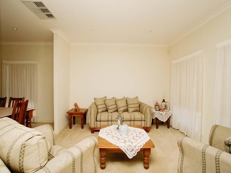 33 Kirkham Drive, Greenvale VIC 3059