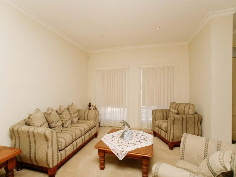 33 Kirkham Drive, Greenvale VIC 3059