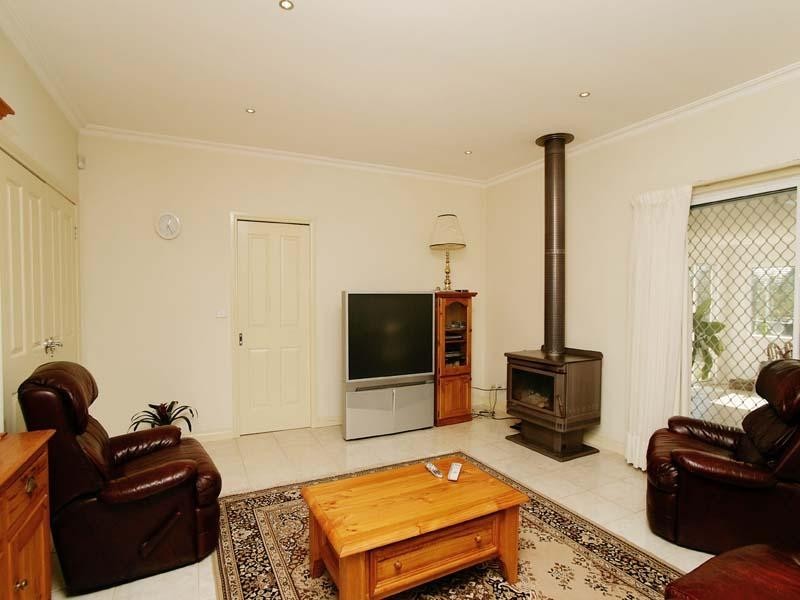 33 Kirkham Drive, Greenvale VIC 3059