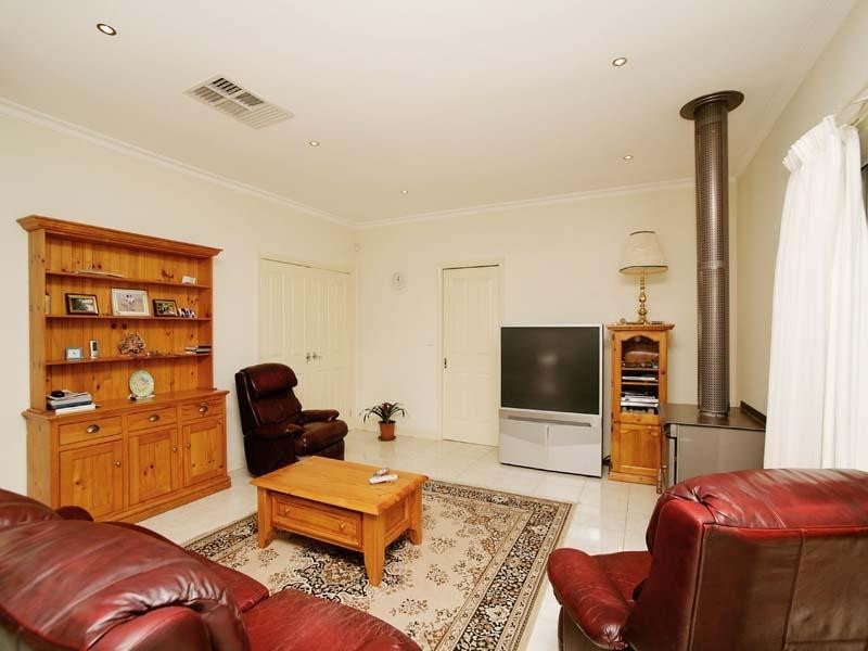 33 Kirkham Drive, Greenvale VIC 3059