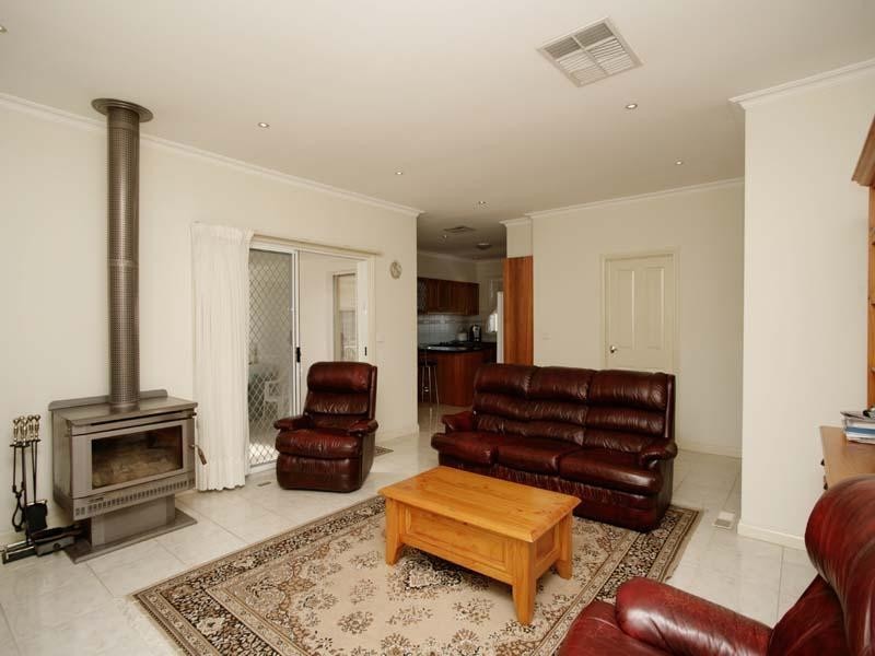 33 Kirkham Drive, Greenvale VIC 3059