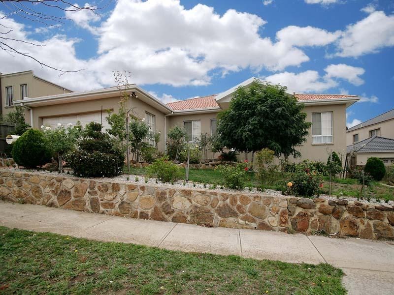 33 Kirkham Drive, Greenvale VIC 3059