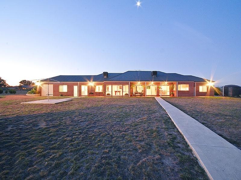 40 Cranesbill Lane, Mickleham VIC 3064