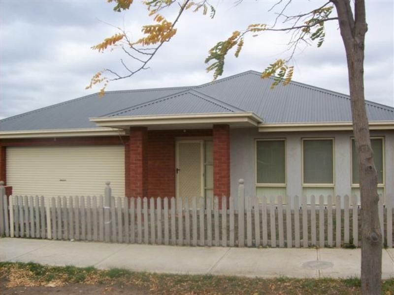 89 Hamilton Hume Parade, Craigieburn VIC 3064