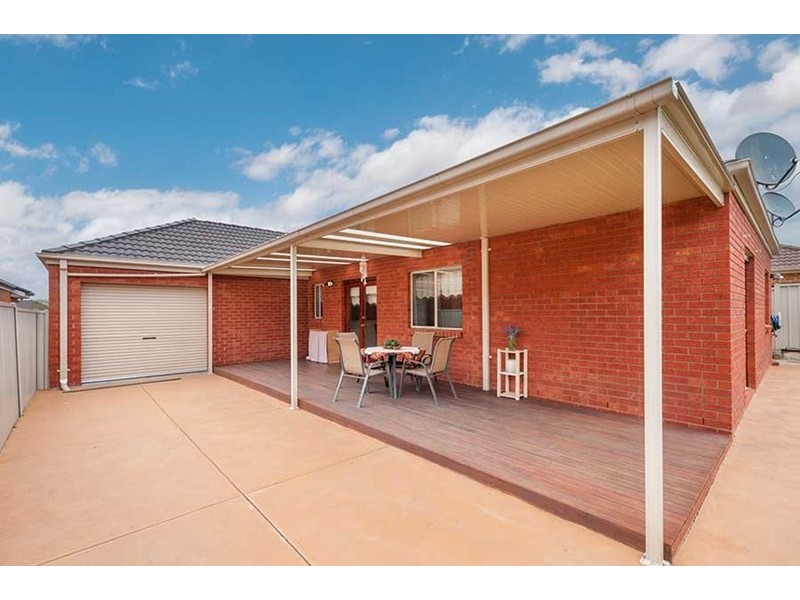 5 Deauville Green, Craigieburn VIC 3064