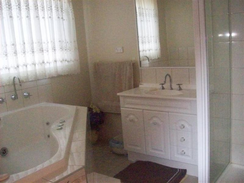 29 Thames Way, Roxburgh Park VIC 3064