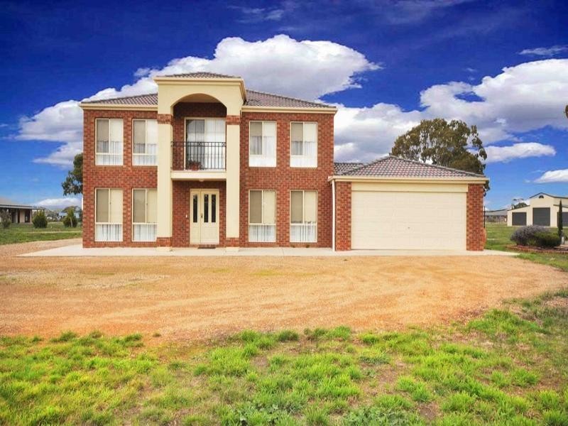 10 Cranesbill Lane, Mickleham VIC 3064