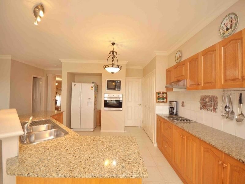 10 Cranesbill Lane, Mickleham VIC 3064