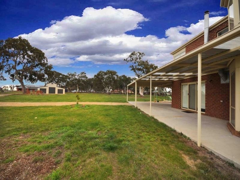 10 Cranesbill Lane, Mickleham VIC 3064