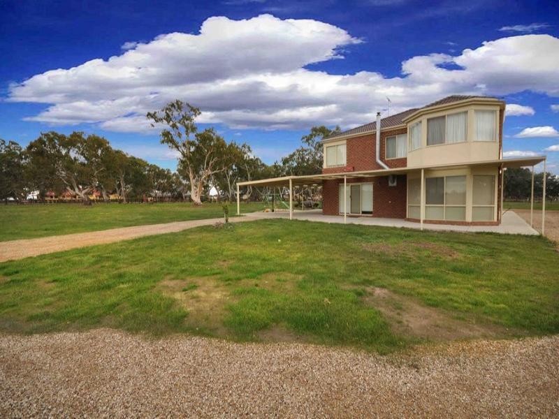 10 Cranesbill Lane, Mickleham VIC 3064