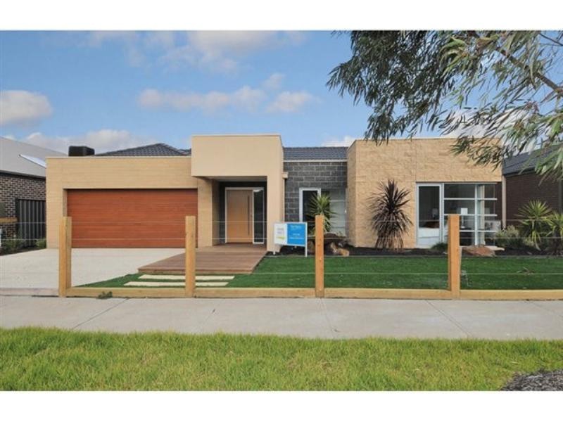 10 Nottingham Close, Craigieburn VIC 3064