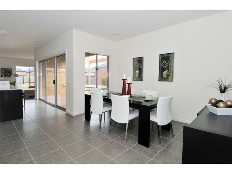 10 Nottingham Close, Craigieburn VIC 3064