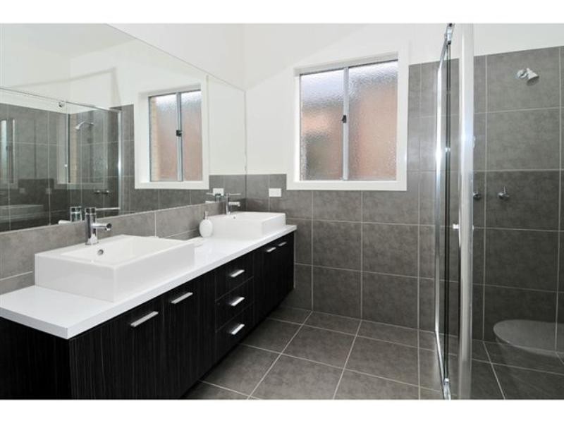 10 Nottingham Close, Craigieburn VIC 3064