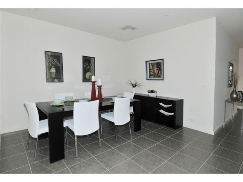 10 Nottingham Close, Craigieburn VIC 3064