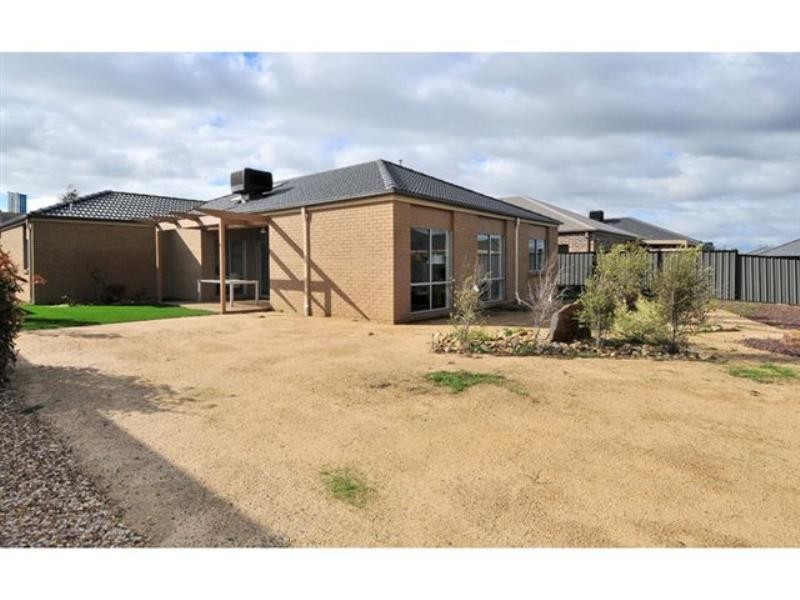 10 Nottingham Close, Craigieburn VIC 3064
