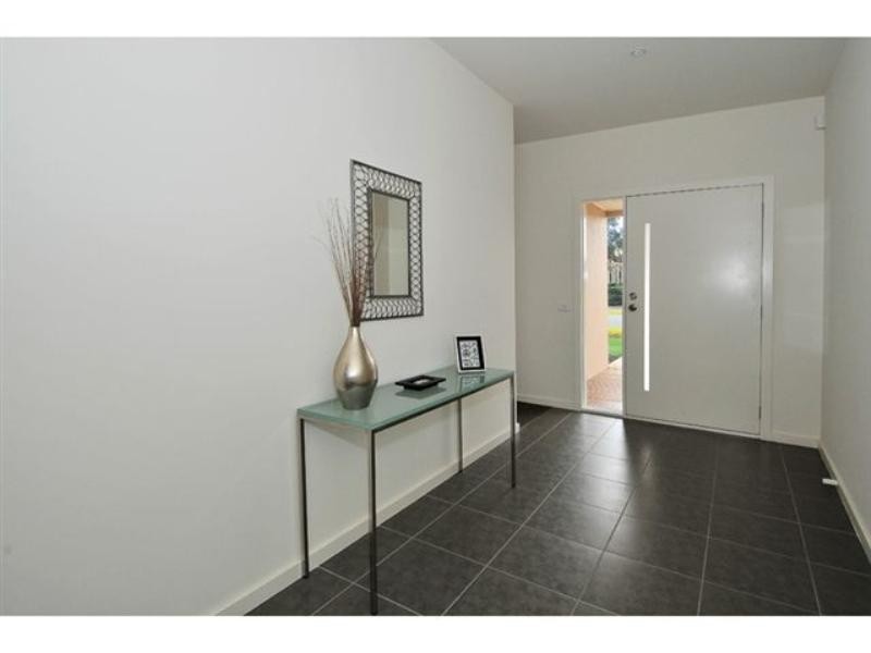 10 Nottingham Close, Craigieburn VIC 3064