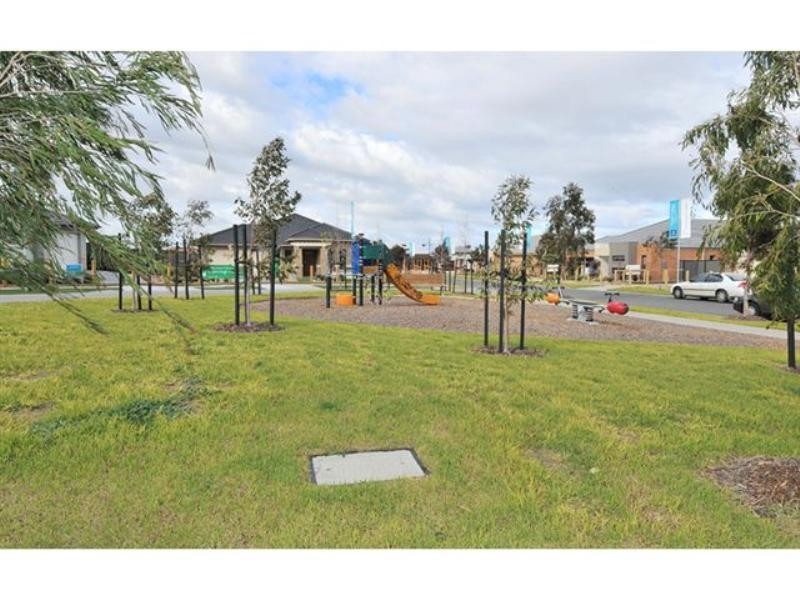 10 Nottingham Close, Craigieburn VIC 3064