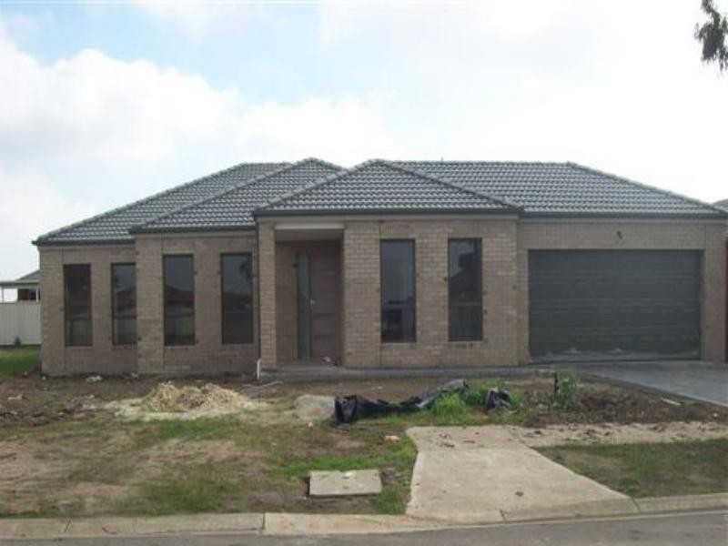 18 Botanic Rise, Craigieburn VIC 3064