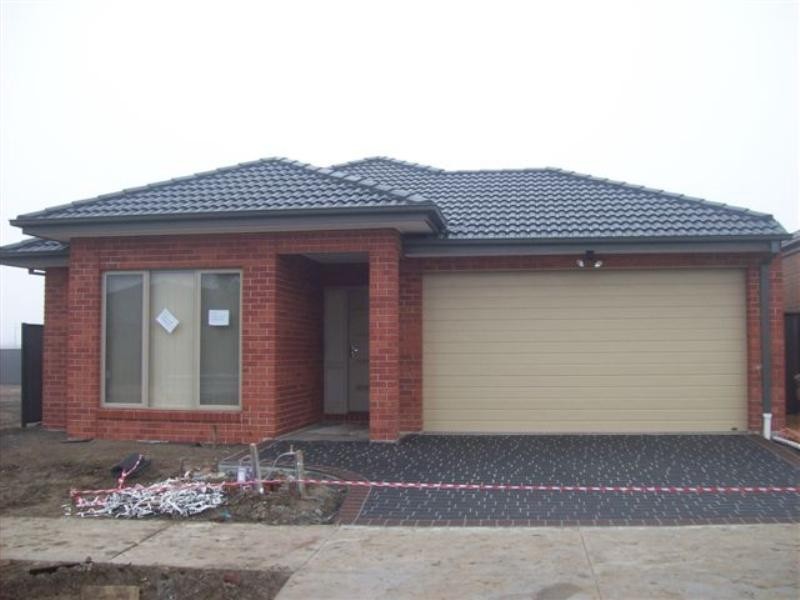 8 Hartow Street, Craigieburn VIC 3064