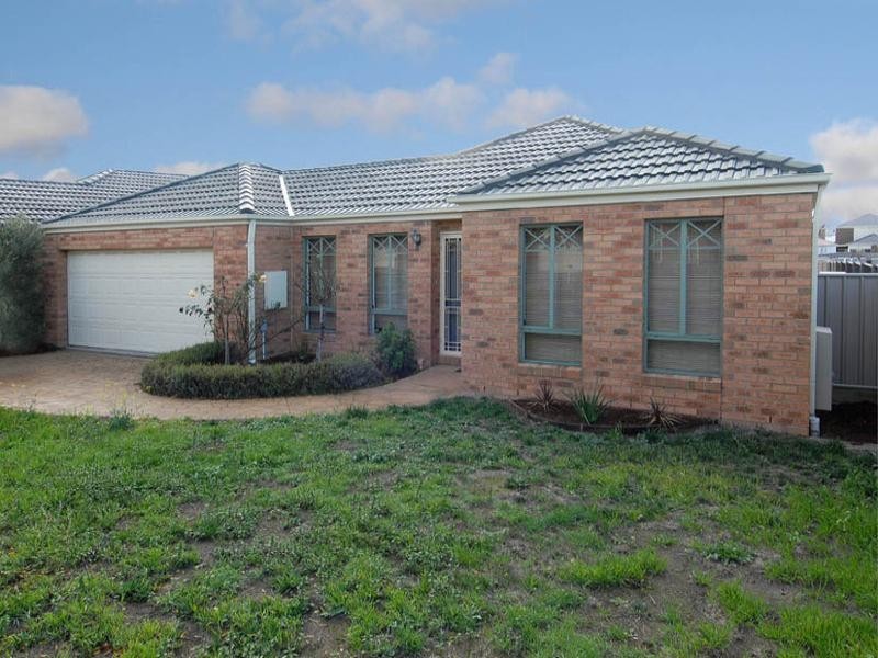 12 Mount Piper Rise, Craigieburn VIC 3064