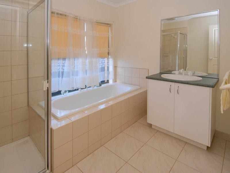 12 Mount Piper Rise, Craigieburn VIC 3064