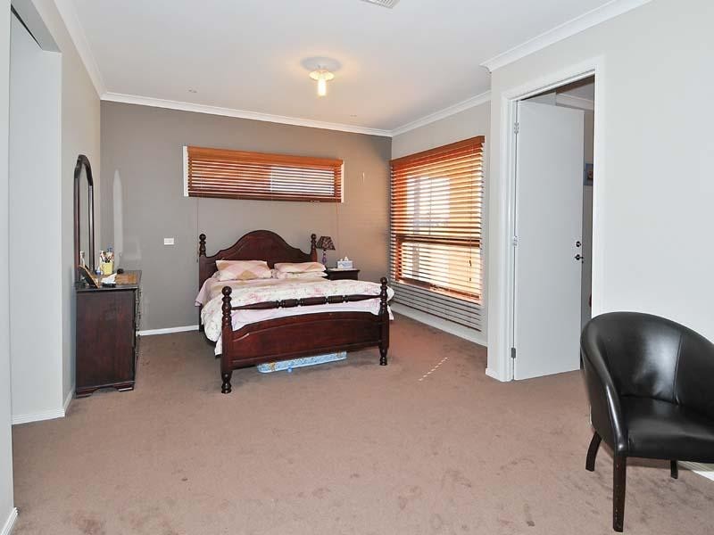 24 Centenial Park Drive, Craigieburn VIC 3064